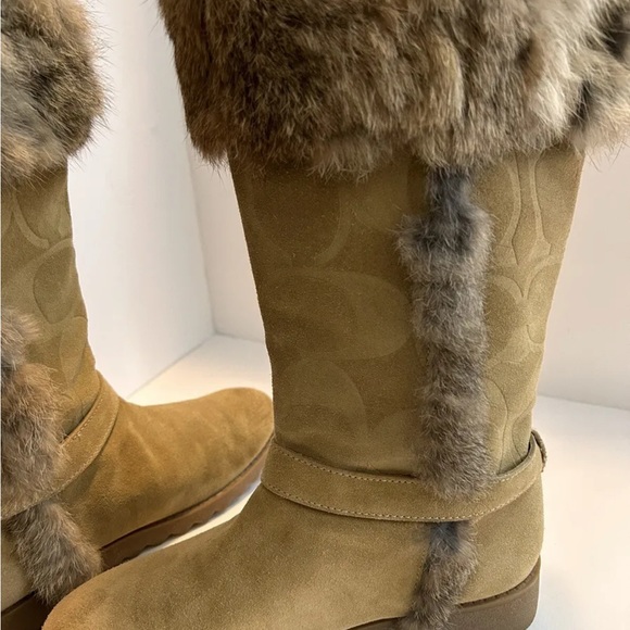 COACH Deeann Signature Boots Camel Tan Suede Buckle Rabbit Fur Trim Size 7B - Picture 6 of 13